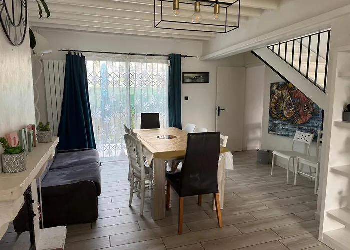 Les Micocouliers - Spacieuse Maison,4chambres ,avec Jardin- Parking -wifi